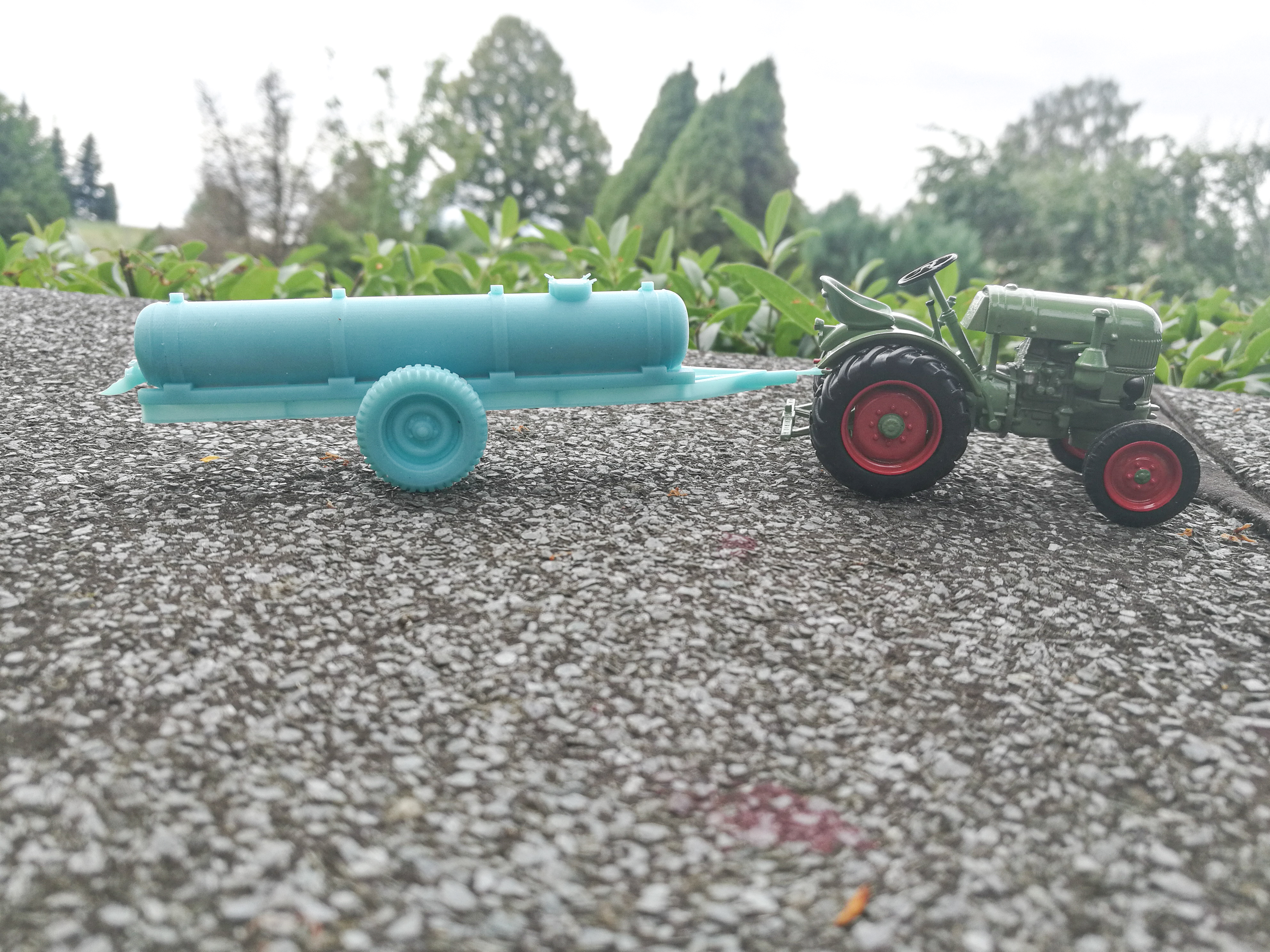 Wasser/Güllewagen Eisen