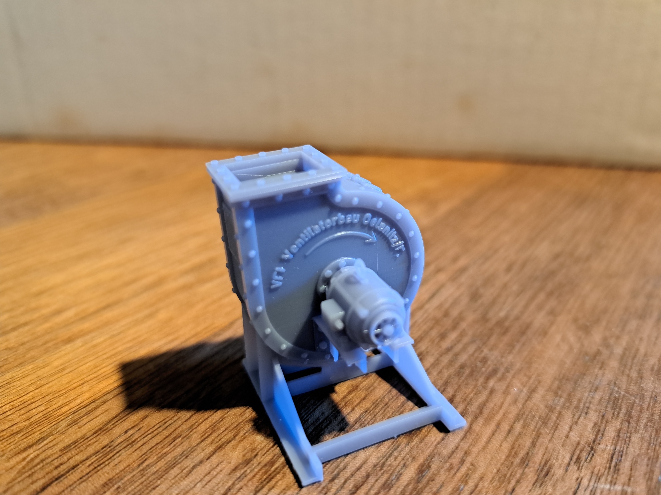 Ventilator mit Standfuß